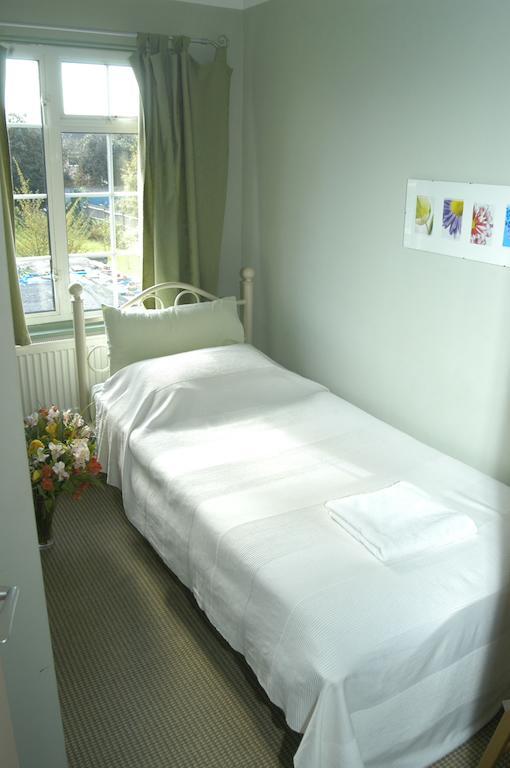 Furnival Lodge Slough Room photo